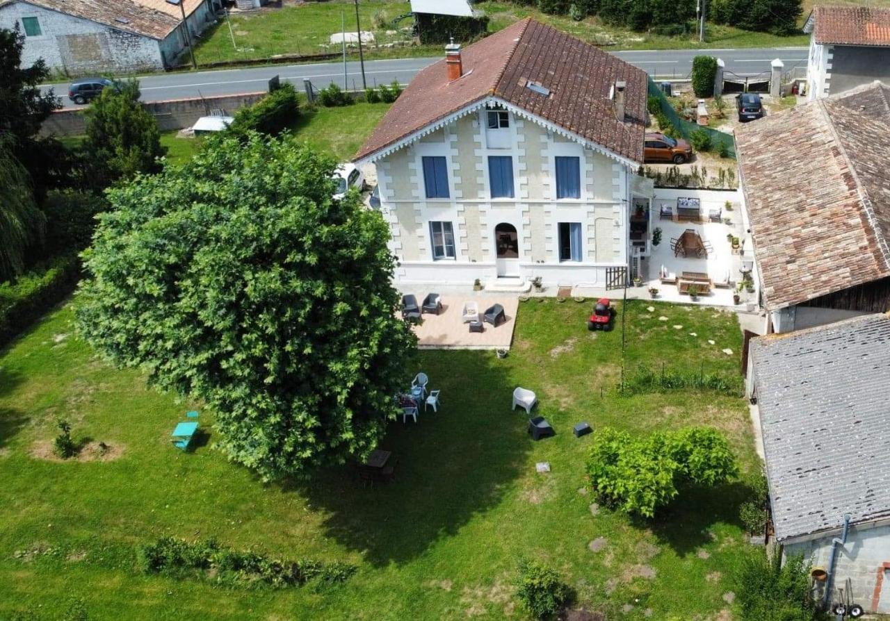 Bed and Breakfast Montplaisir à Montendre Extérieur photo