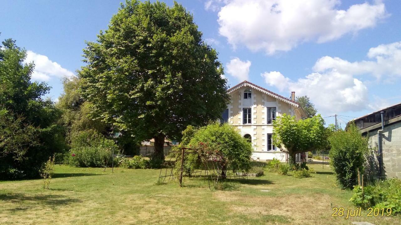 Bed and Breakfast Montplaisir à Montendre Extérieur photo